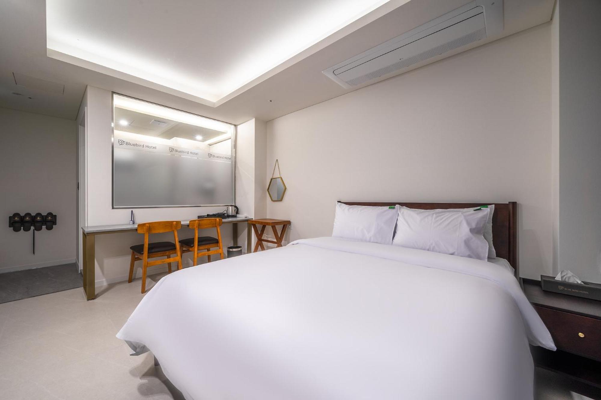 Bluebird Hotel Inchon Exterior foto